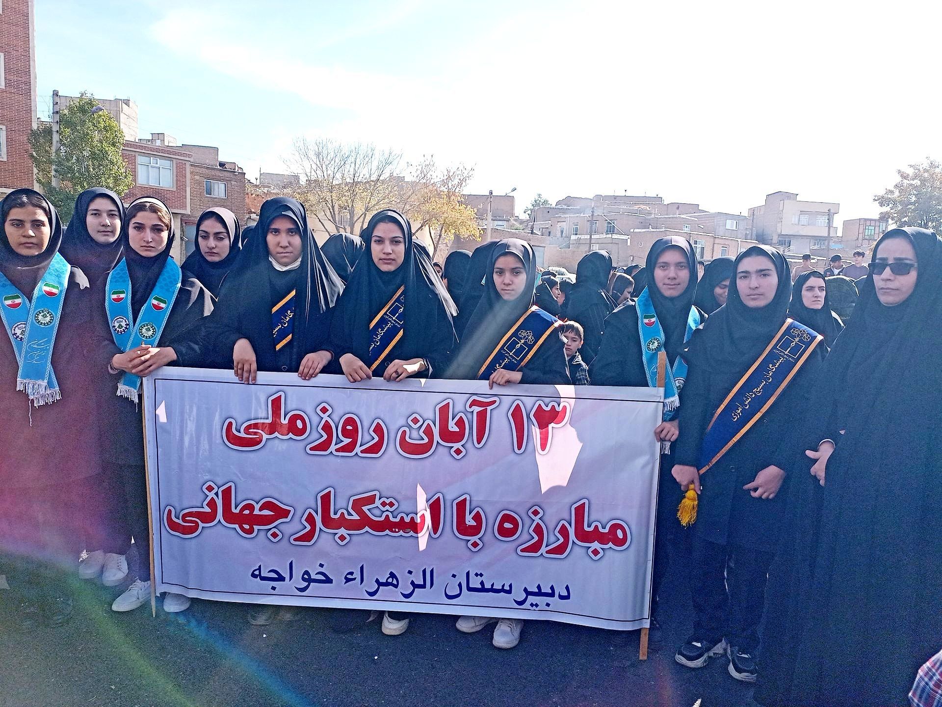 دانش‌آموزان دهه‌۹۰ از آرمان‌های استقلال و مسئولیت‌پذیری می‌گویند