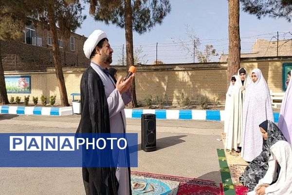 اقامه نماز باران در دبیرستان شهید مجید دهنوی نیشابور 