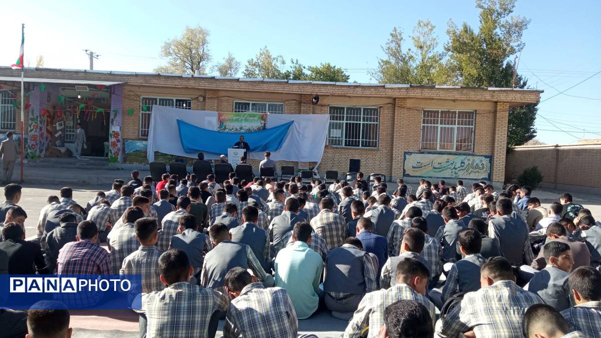 جشن آغاز سال تحصیلی در دبیرستان نمونه دولتی شهید حاج قاسم سلیمانی بن 