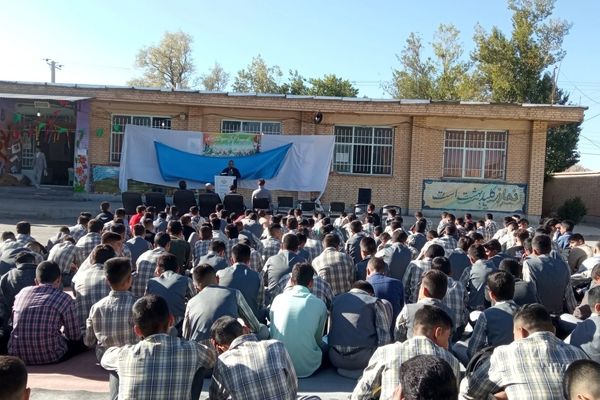 جشن آغاز سال تحصیلی در دبیرستان نمونه دولتی شهید حاج قاسم سلیمانی بن 