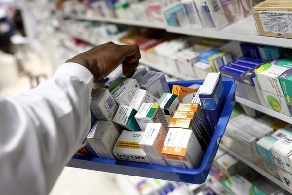 فعالیت دلالان و حلقه‌های مافیایی دلیل افزایش قیمت دارو