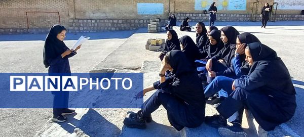 رقابت دانش‌آموزان خانمیرزا در امتحانات نهایی