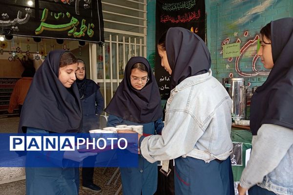 ایستگاه صلواتی دانش‌آموزان دانش‌نیا؛ تجلی ارادت به حضرت فاطمه زهرا(س)