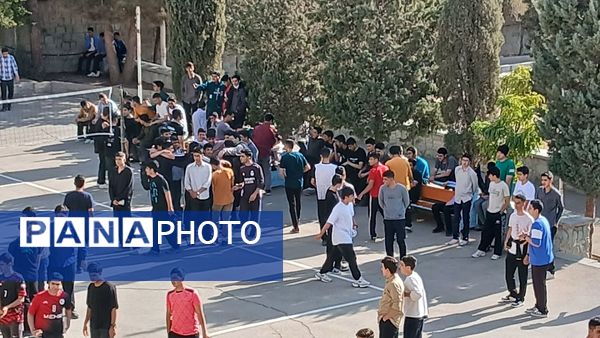 برگزاری مسابقات ورزشی دبیرستان معلم ساوجبلاغ در هفته تربیت‌بدنی