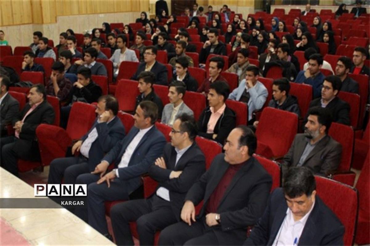 دانش آموزان یزدی نمایندگان خود در مجلس دانش آموزی کشور را انتخاب کردند