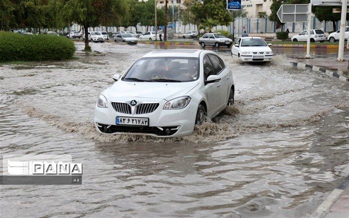 بارش باران موجب آبگرفتگی جاده بروجرد - خرم‌آباد شد