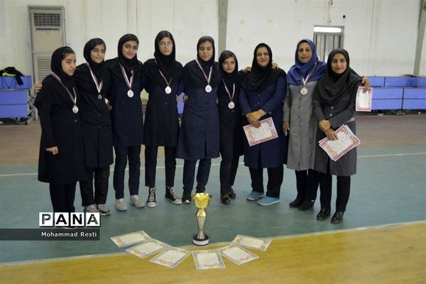 اهدای جوایز مسابقات هندبال دانش آموزان دختر استان بوشهر