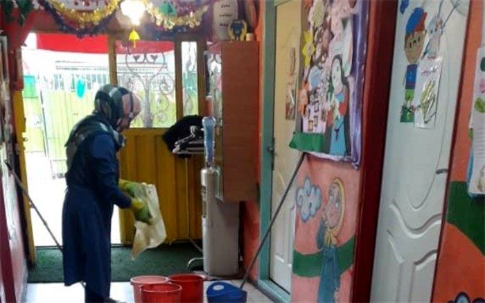 ضدعفونی واحدهای آموزشی ناحیه دو شهر ری برای مقابله با ویروس کرونا