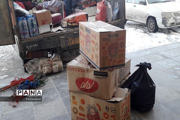 جمع آوری و ارسال هدایای غیر نقدی سیل مهربانی سازمان دانش آموزی خراسان شمالی