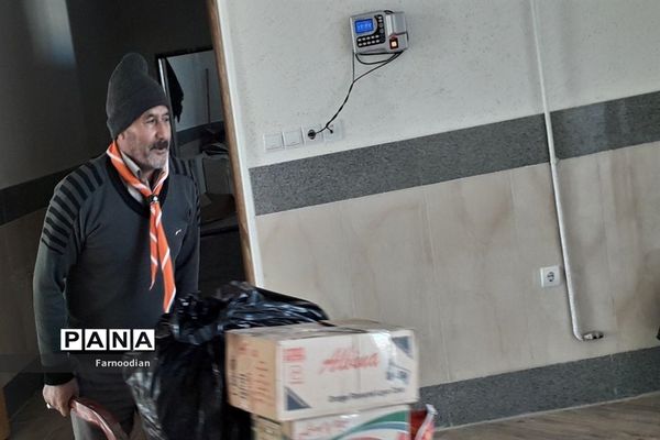 جمع آوری و ارسال هدایای غیر نقدی سیل مهربانی سازمان دانش آموزی خراسان شمالی