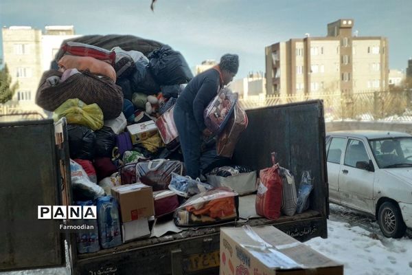 جمع آوری و ارسال هدایای غیر نقدی سیل مهربانی سازمان دانش آموزی خراسان شمالی