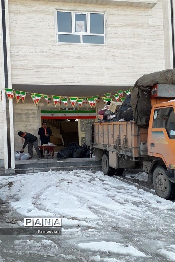 جمع آوری و ارسال هدایای غیر نقدی سیل مهربانی سازمان دانش آموزی خراسان شمالی