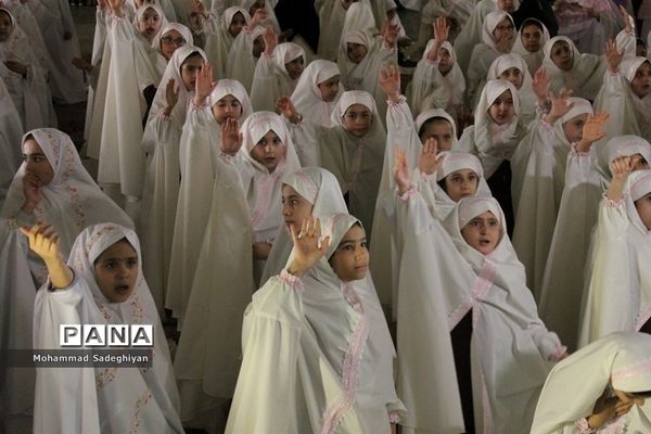 برگزاری جشن  عبادت آموزشگاه های ابتدایی دخترانه در کانون فرهنگی تربیتی آفتاب  منطقه19