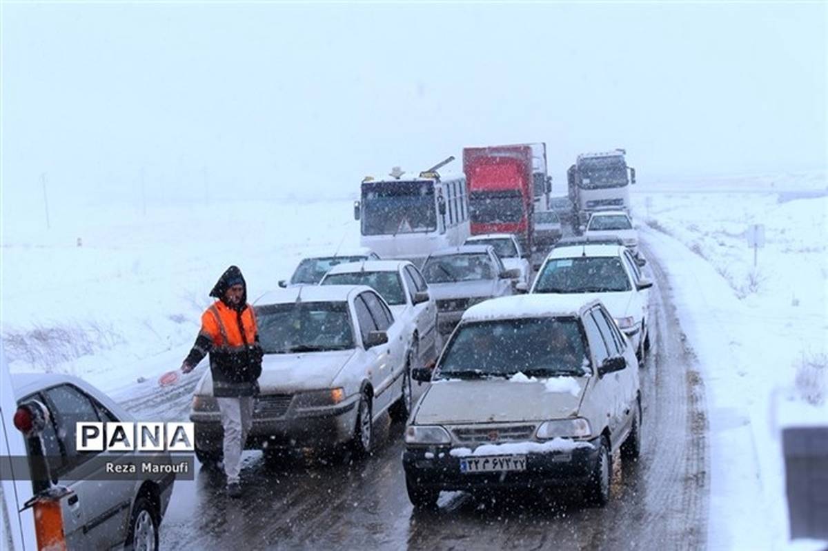 برف و باران در محورهای مواصلاتی ۴ استان