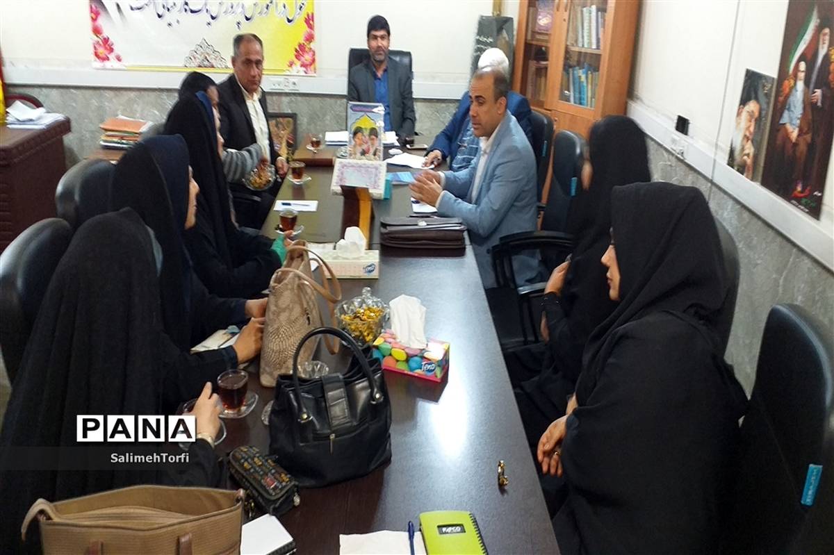 برگزاری جلسه سرگروه های آموزشی ابتدایی  شهرستان حمیدیه