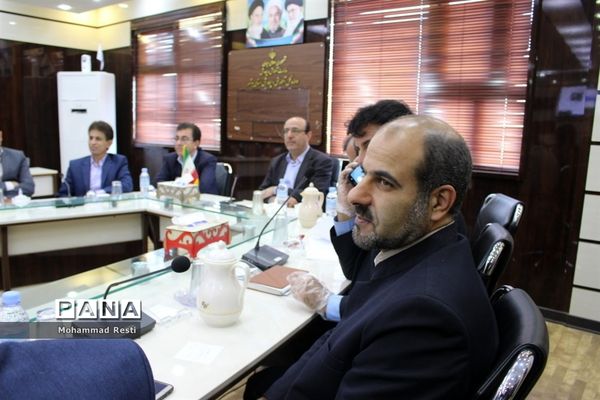جلسه ویدئو کنفرانس مدیرکل آموزش و پرورش استان بوشهر و شورای معاونان با مدیران آموزش و پرورش  شهرستان‌ها و مناطق