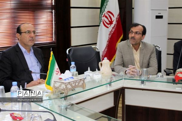 جلسه ویدئو کنفرانس مدیرکل آموزش و پرورش استان بوشهر و شورای معاونان با مدیران آموزش و پرورش  شهرستان‌ها و مناطق