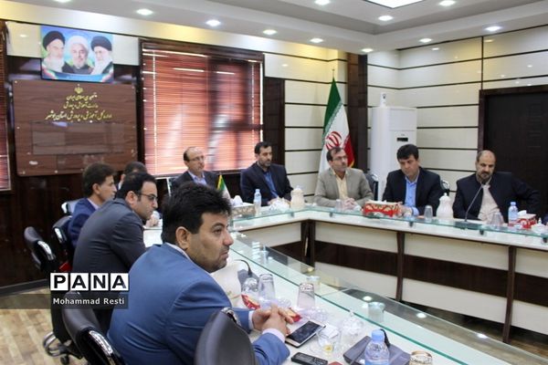 جلسه ویدئو کنفرانس مدیرکل آموزش و پرورش استان بوشهر و شورای معاونان با مدیران آموزش و پرورش  شهرستان‌ها و مناطق