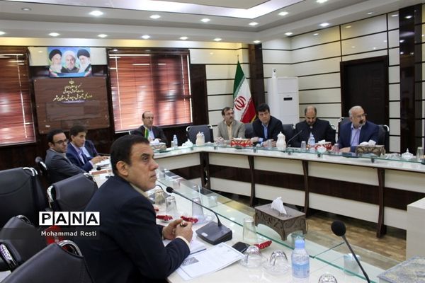 جلسه ویدئو کنفرانس مدیرکل آموزش و پرورش استان بوشهر و شورای معاونان با مدیران آموزش و پرورش  شهرستان‌ها و مناطق
