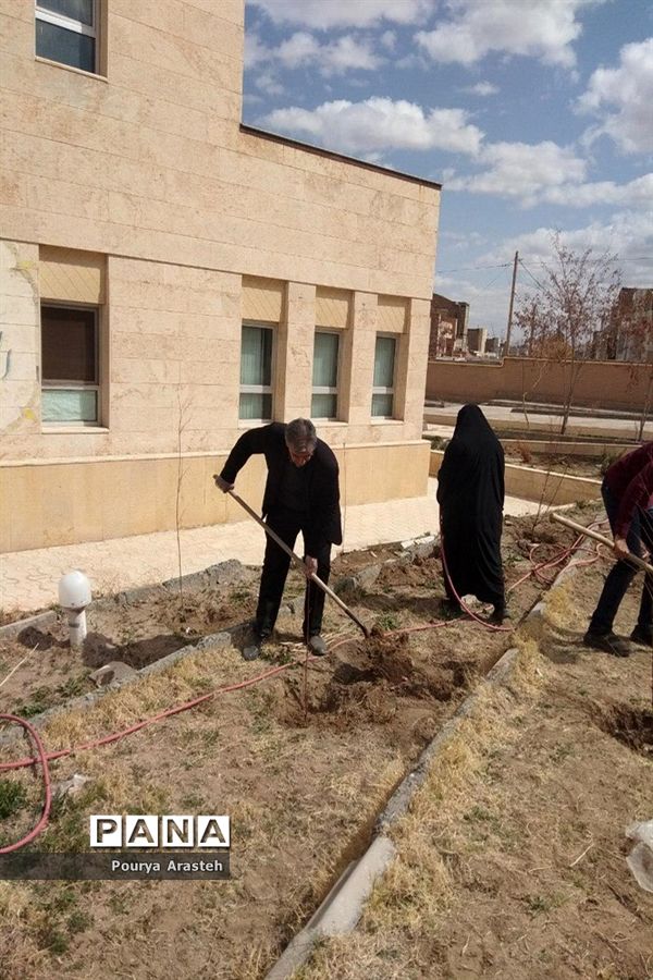روزی همراه با درختکاری درسازمان دانش‌آموزی استان خراسان جنوبی