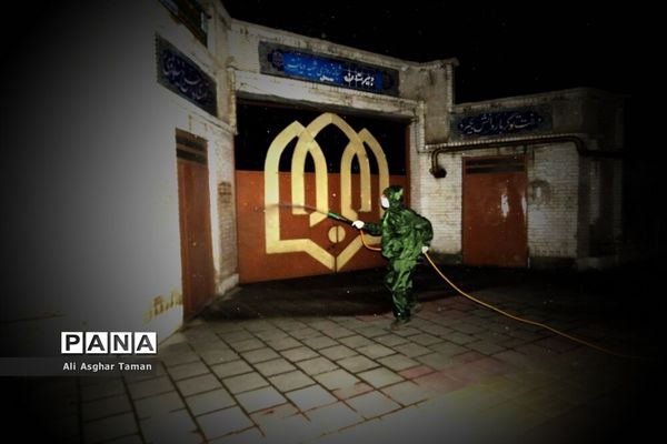 ضدعفونی چند محله ارومیه توسط جوانان بسیجی