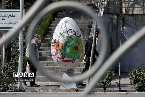 زیبا‌سازی تهران با تخم مرغ‌های رنگی
