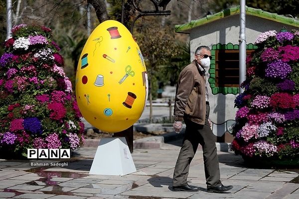 زیبا‌سازی تهران با تخم مرغ‌های رنگی