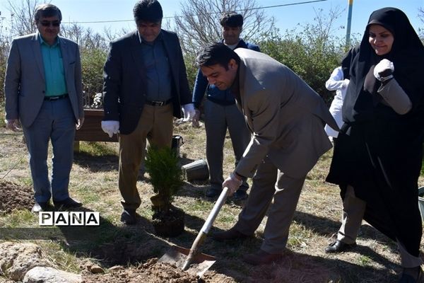 آیین روز درختکاری در بیمارستان حکیم بهاباد