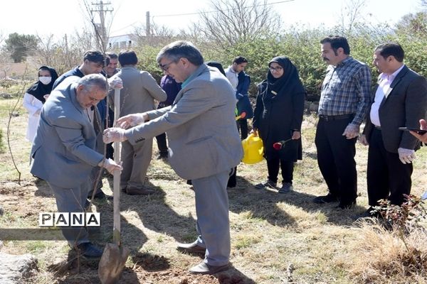 آیین روز درختکاری در بیمارستان حکیم بهاباد