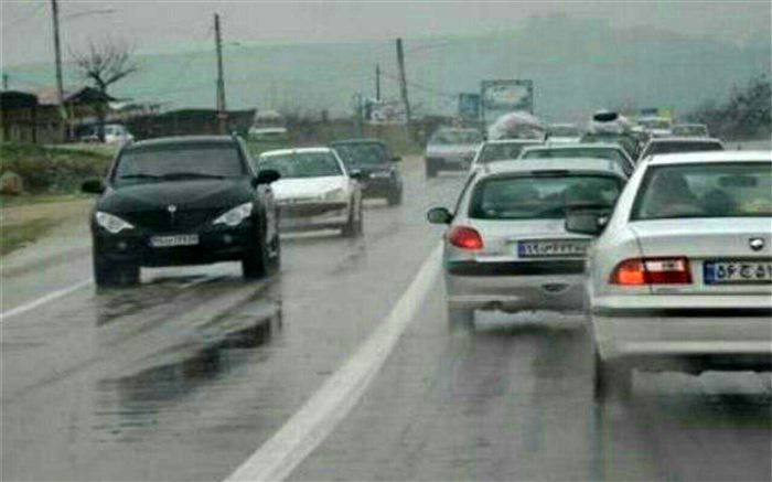 مه‌گرفتگی و بارش باران در محورهای ۲ استان