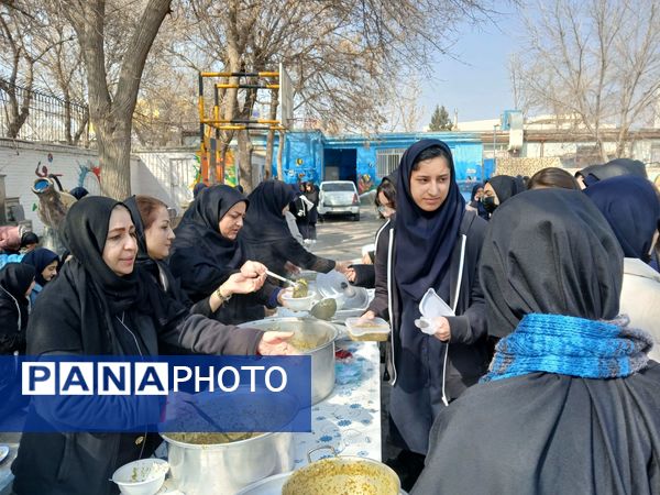 تقدیر از دانش‌آموزان برتر آموزشی، پرورشی و ورزشی دبیرستان آزرم ناحیه یک مشهد 