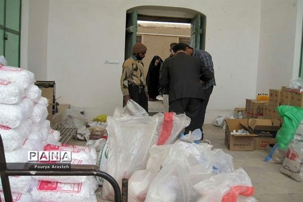توزیع سبدغذایی و بهداشتی بین نیازمندان شهر خوسف
