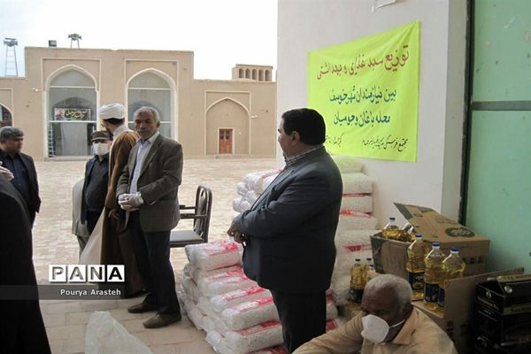 توزیع سبدغذایی و بهداشتی بین نیازمندان شهر خوسف