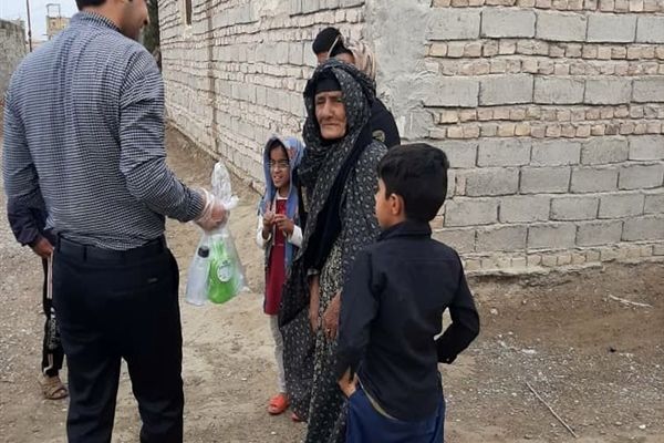 توزیع بسته‌های بهداشتی در روستاهای شمال سیستان و بلوچستان
