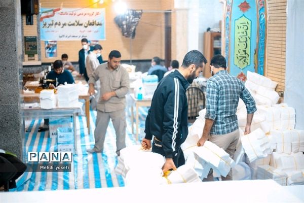 کار گروه مردمی تولید ماسک  مدافعان سلامت در مسجد اشرف الانبیاء در تبریز