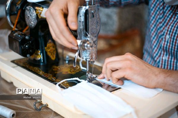 کار گروه مردمی تولید ماسک  مدافعان سلامت در مسجد اشرف الانبیاء در تبریز