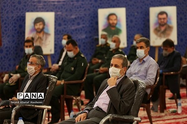 تجلیل از دست اندرکاران کنگره سرداران و 2 هزار شهید استان بوشهر