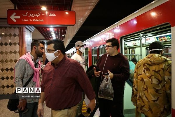روزهای کرونایی  در مترو تهران