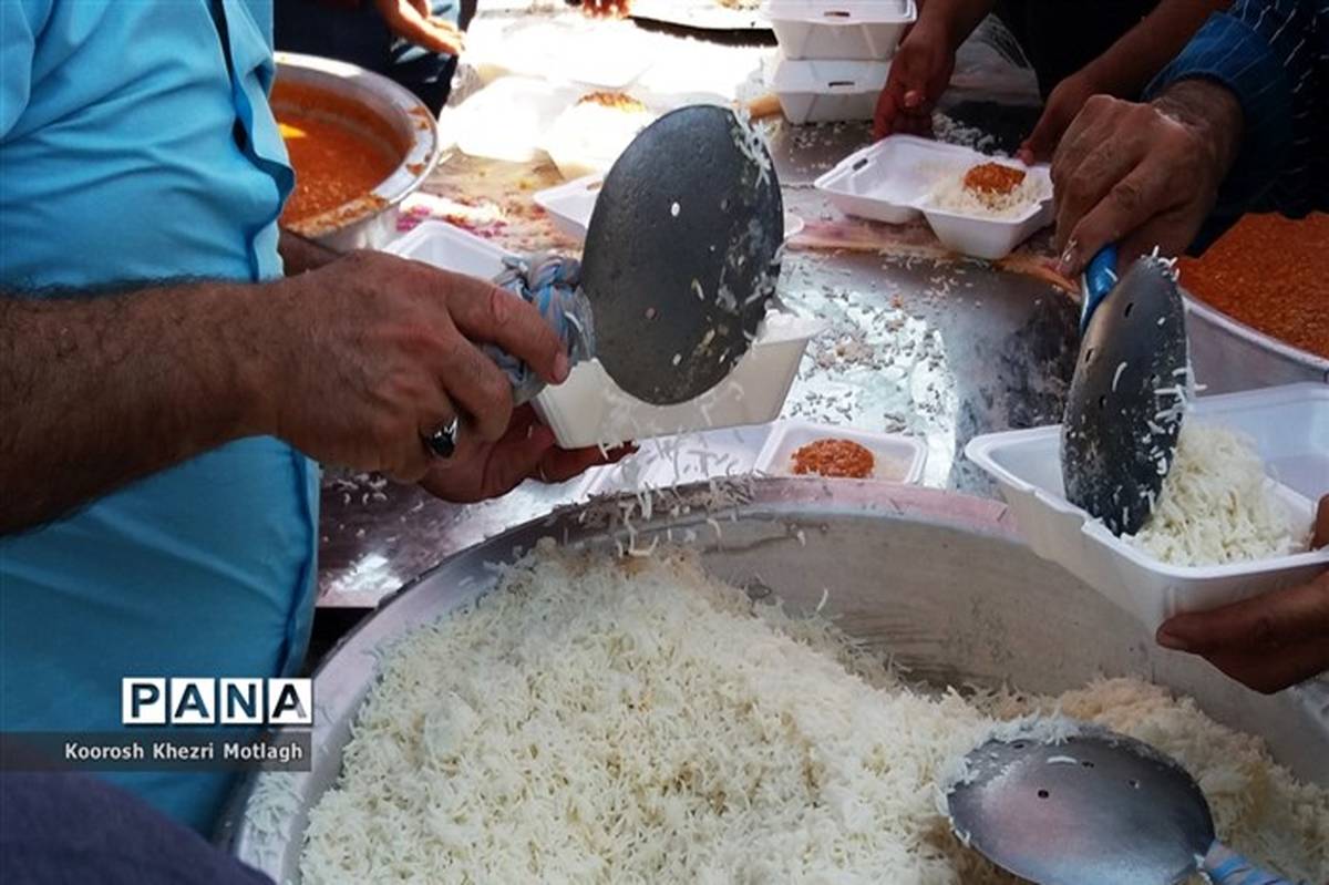 پخت و توزیع 14 هزار پُرس غذای گرم در ماه مبارک رمضان در نی‌ریز