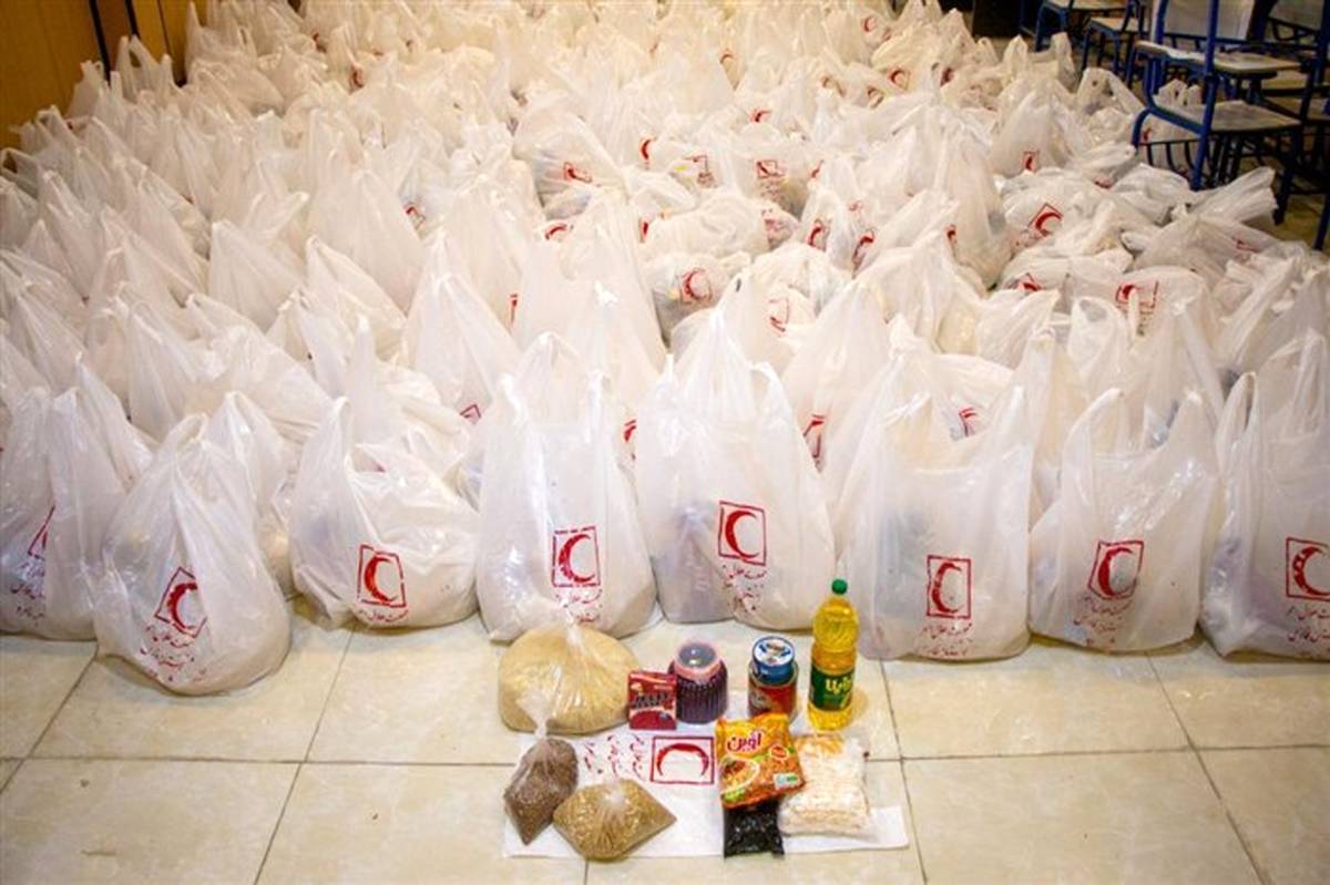 توزیع  400 بسته حمایت غذایی توسط جمعیت هلال احمر در لامرد