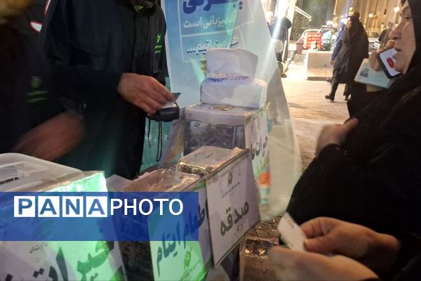 موکب‌های عزاداری در جای جای مشهد، جلوه‌ای از عشق و ماتم در شب سالروز شهادت امام رضا (ع)