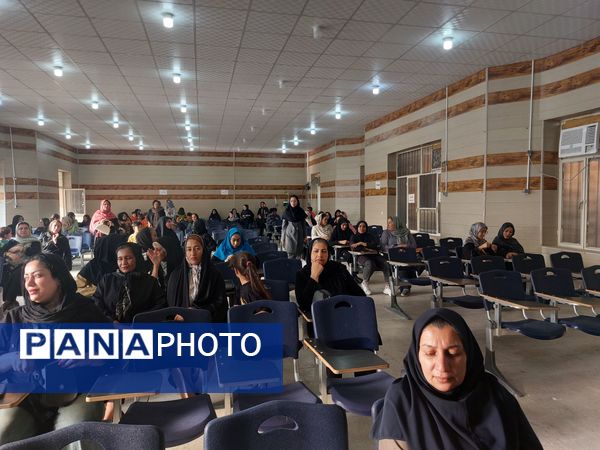 تشکیل جلسه انجمن اولیا و مربیان مدرسه حضرت معصومه(س) شاهد