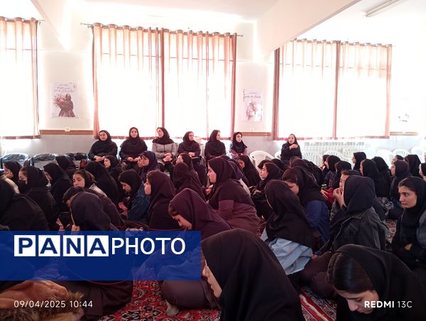 برگزاری دوره آموزشی آسیب های اجتماعی با محوریت آسیب های فضای مجازی در هنرستان هیات امنایی حضرت فاطمه (س) اردبیل
