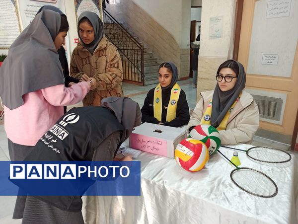 انتخابات شورای دانش آموزی در دبیرستان دخترانه ۱۳ آبان