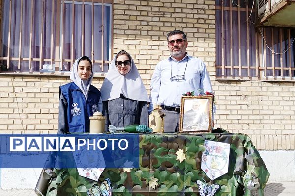 گرامیداشت یاد شهیدان در کلاس‌های دبستان بعثت۲ شهریار