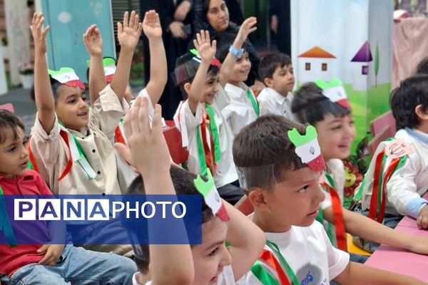 برگزاری جشن غنچه ها در مجتمع آموزشی میرداماد با حضور مدیر آموزش و پرورش ناحیه دو شهرری 