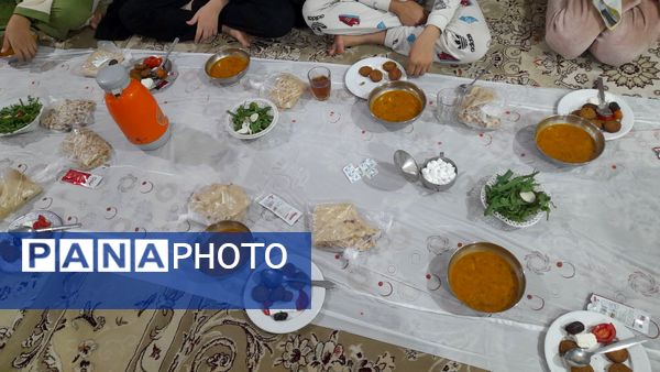 اعتکاف دانش آموزی در مسجد فاطمیه گنبد سبز نیشابور