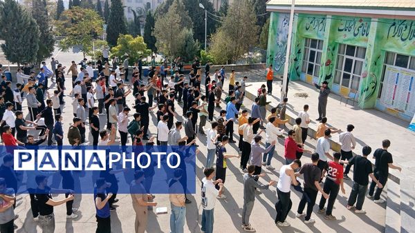 برگزاری مسابقات ورزشی دبیرستان معلم ساوجبلاغ در هفته تربیت‌بدنی