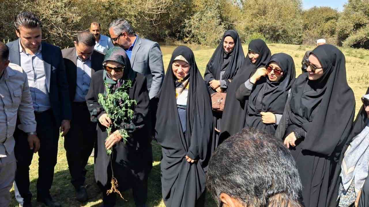 برگزاری مراسم پویش حمایت از محیط زیست با حضور مقامات استانی و بانوان فعال
