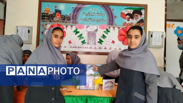 دانش‌آموزان دبیرستان گوهرشاد؛ پیشگامان مشارکت و مسئولیت‌پذیری